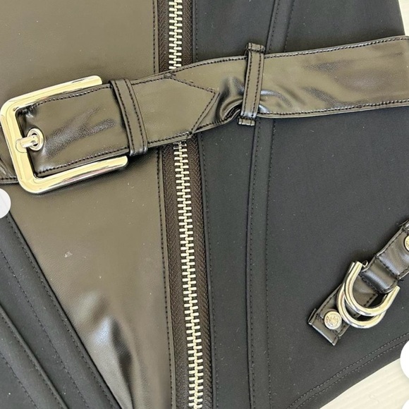 Black Corset with Belt and Zipper - Picture 15 of 17